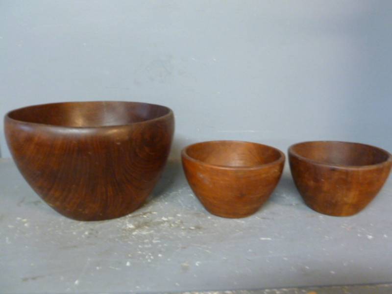 lot 25 image: Vintage Teak Wood Bowl Set