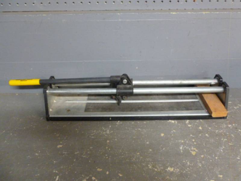 lot 33 image: Tile Cutter