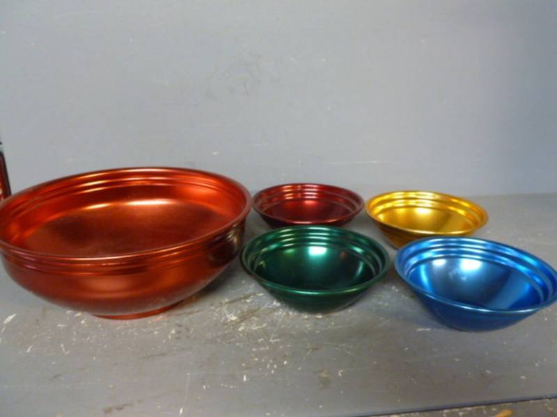 lot 54 image: Metal Bowl Set