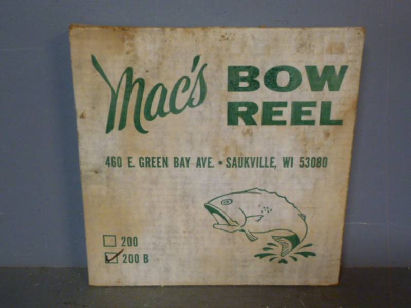 lot 73 image: New Vintage Bow Fishing Reel