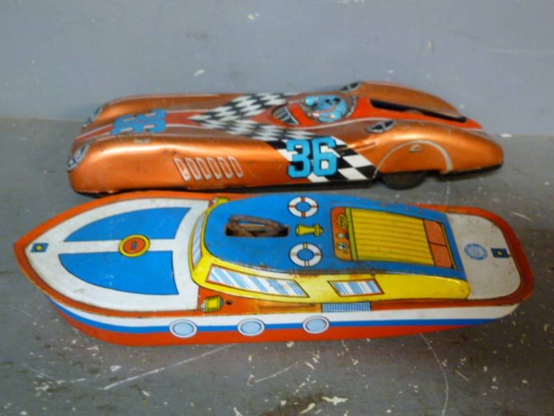 lot 82 image: Vintage Tin Toys