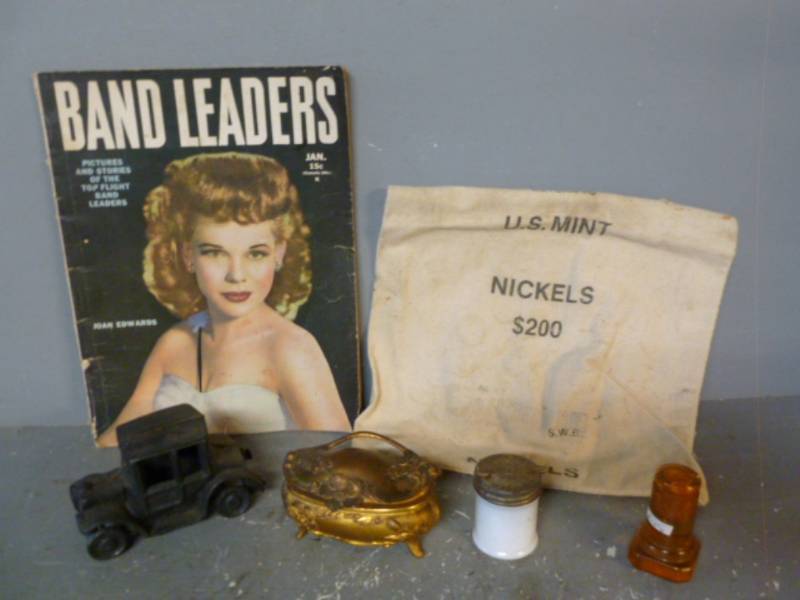 lot 114 image: Collectible