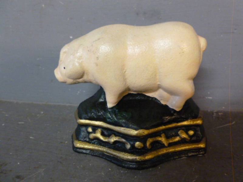 lot 120 image: Cast Iron Door Stop