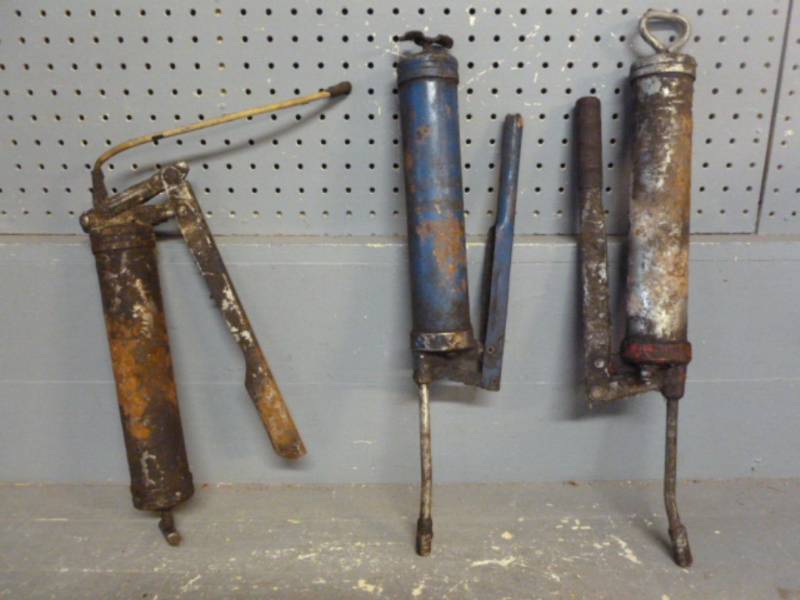 lot 126 image: Grease Guns