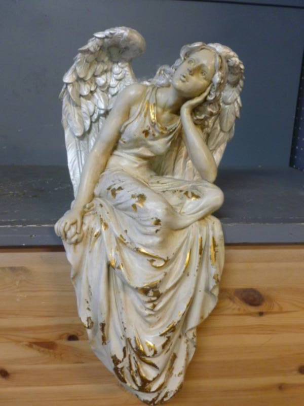 lot 137 image: Mantle Decoration