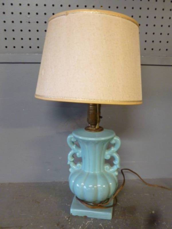 lot 148 image: Vintage Lamp