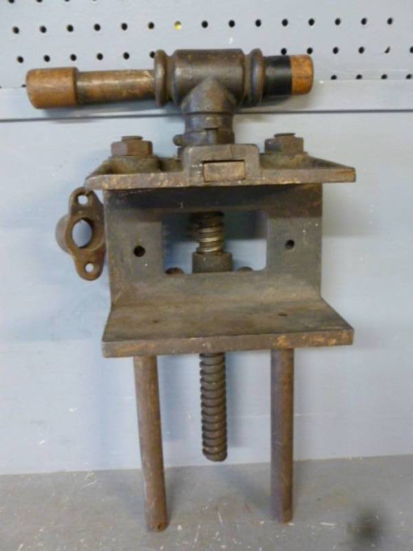 lot 155 image: Antique Vise