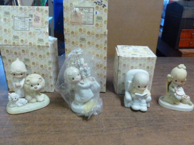 lot 170 image: Precious Moments