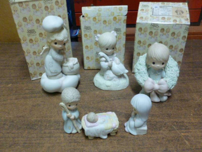 lot 171 image: Precious Moments