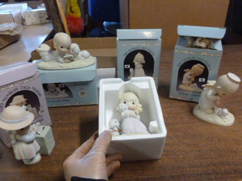 lot 172 image: Precious Moments