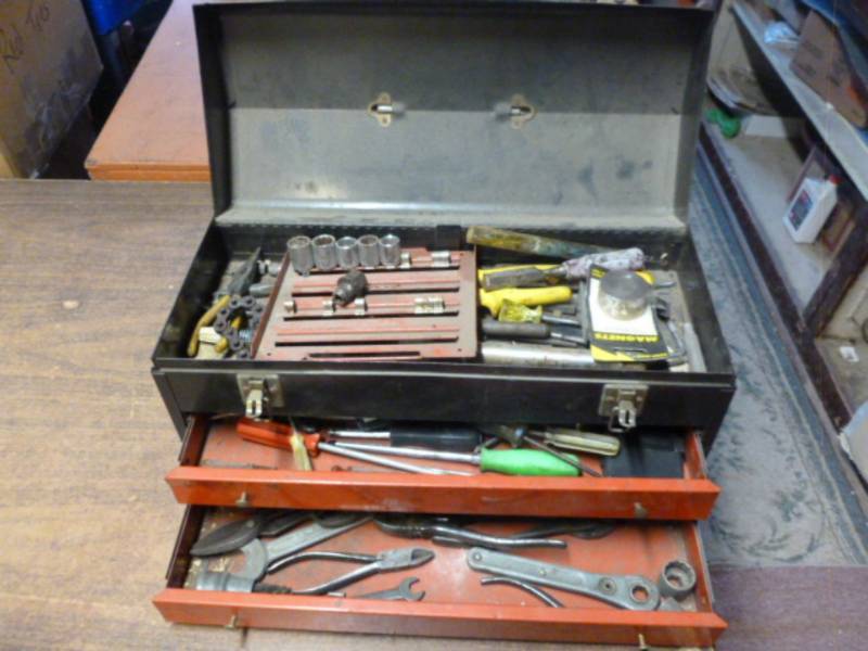 lot 207 image: Toolbox