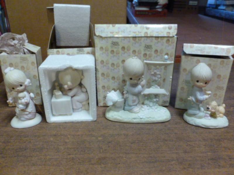 lot 247 image: Precious Moments