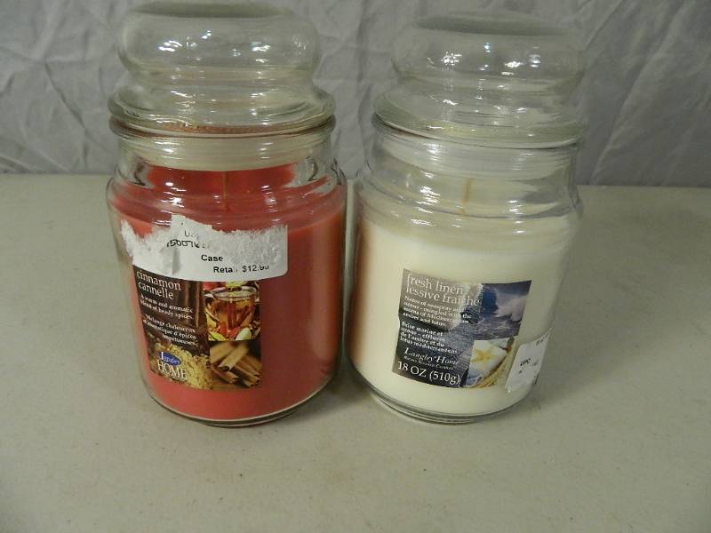 lot 10 image: 2 New 18 oz Candles
