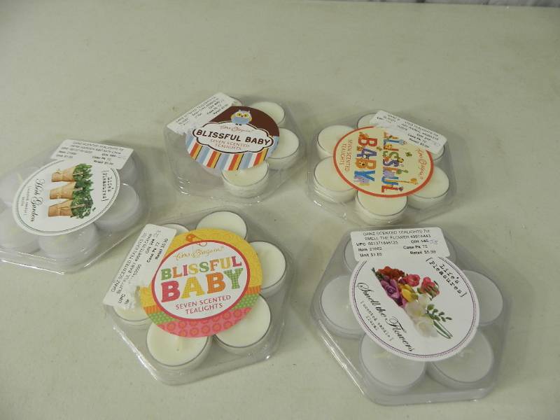 lot 14 image: 32 New Tealight Candles