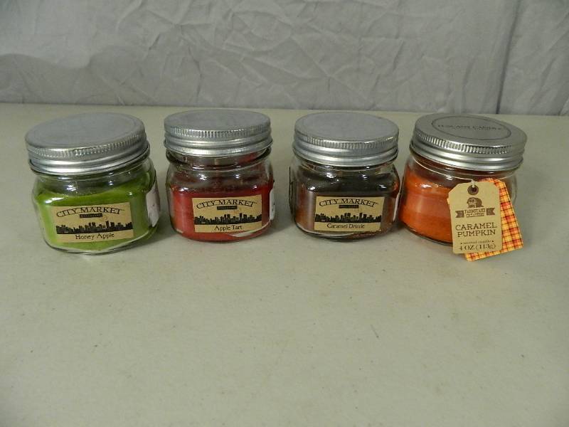 lot 22 image: 4 New Candles