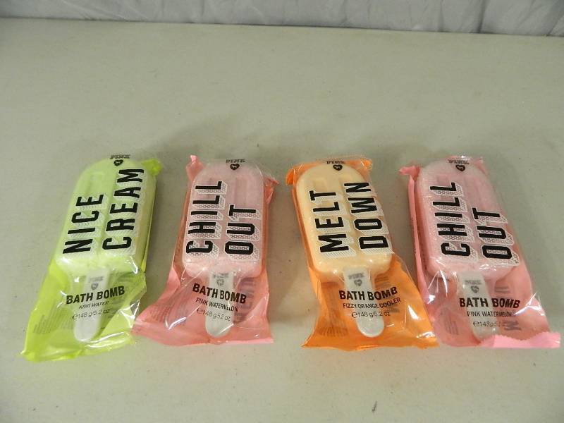 lot 37 image: 4 New Victorias Secret Bath Bombs