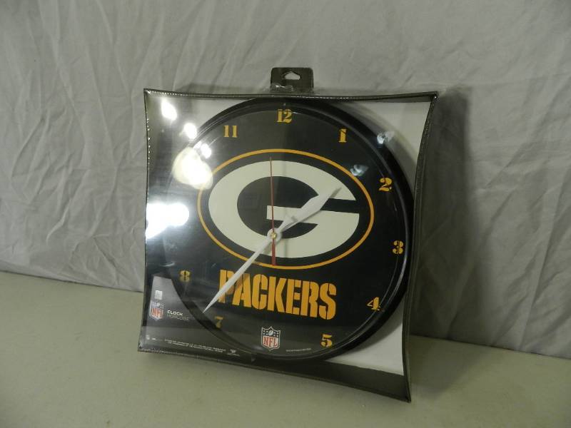 lot 43 image: New Green Bay Packers Clock