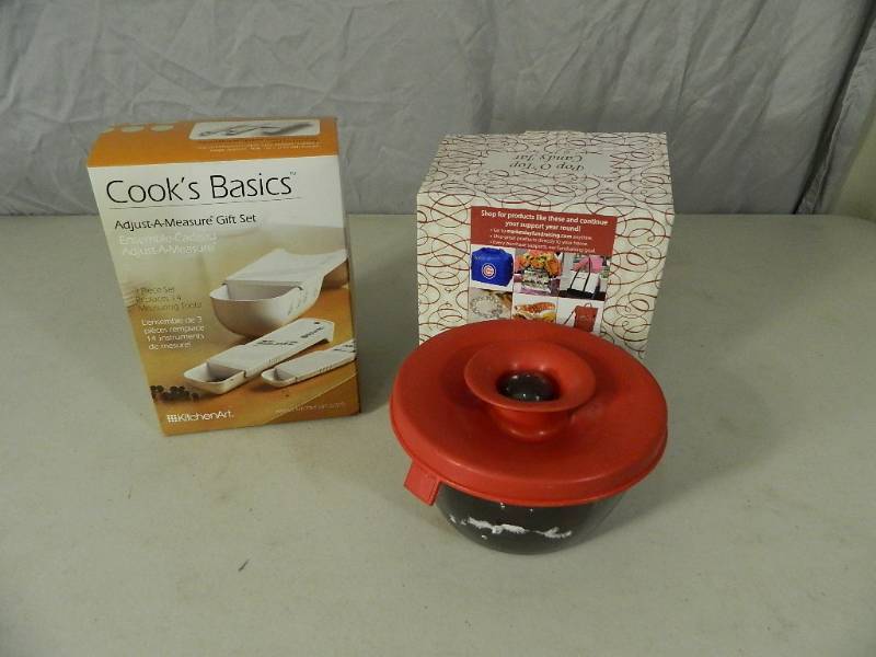 lot 44 image: New Kitchen Items