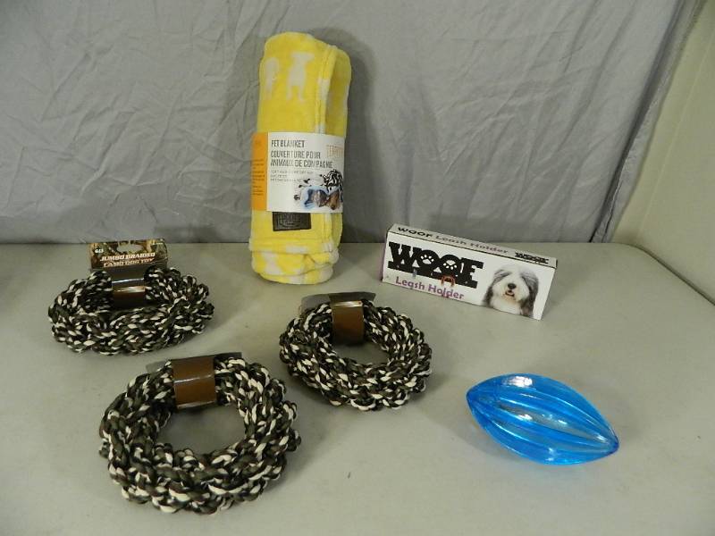 lot 47 image: New Pet Items
