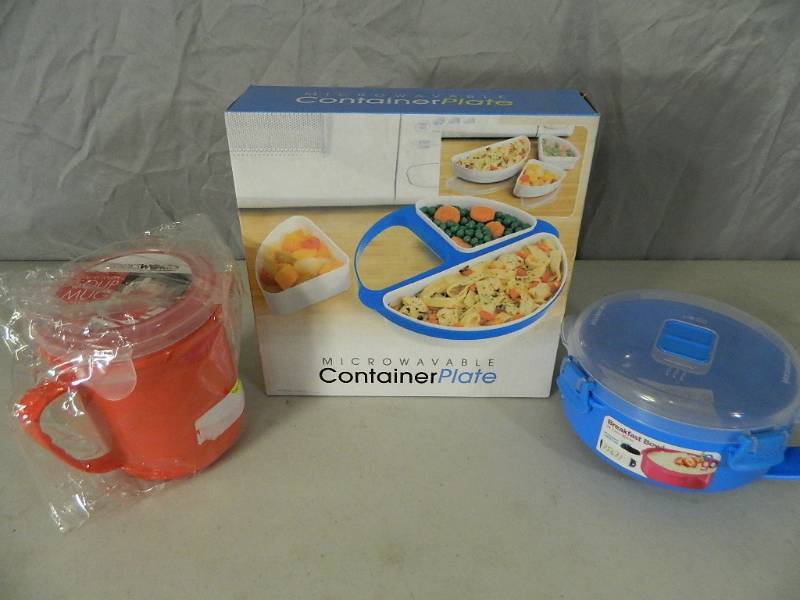 lot 58 image: 3 New Microwave Containers