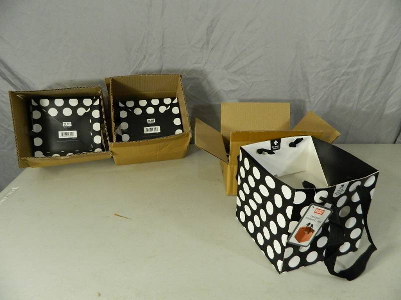 lot 68 image: 15 New Gift Bags