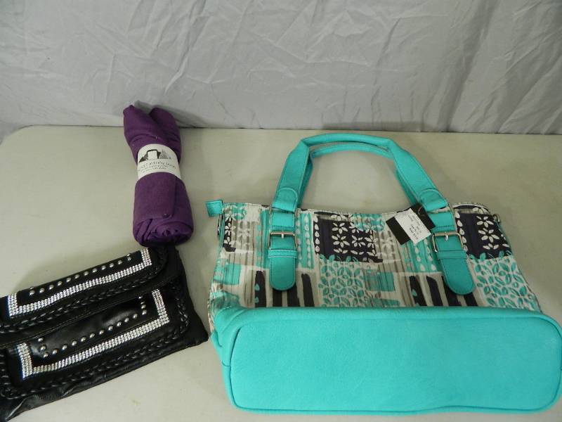lot 77 image: New Purse, New Clutch, and More