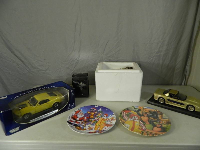 lot 82 image: Assorted Collectibles