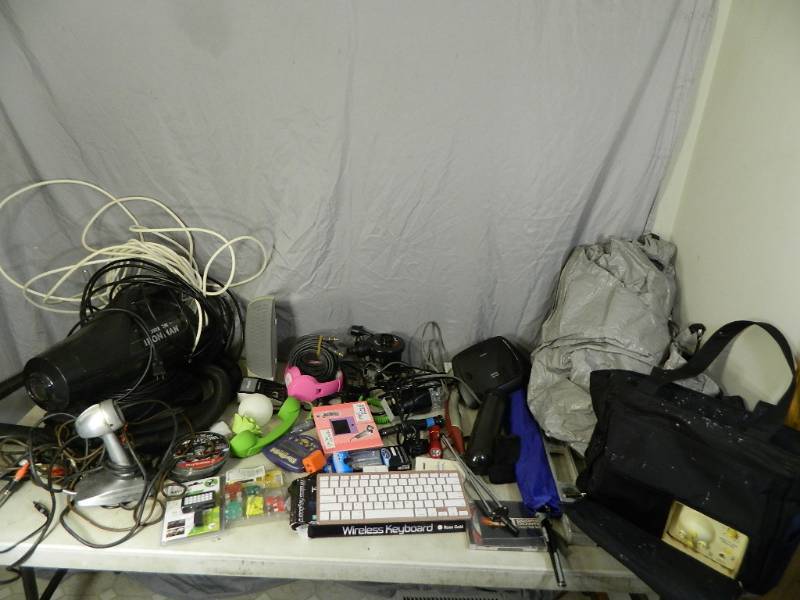 lot 100 image: Vacuum, Breast Pump, Assorted Electroncis