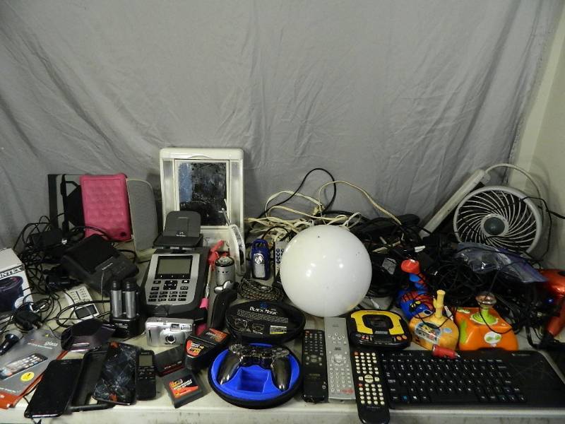 lot 101 image: Assorted Electronics