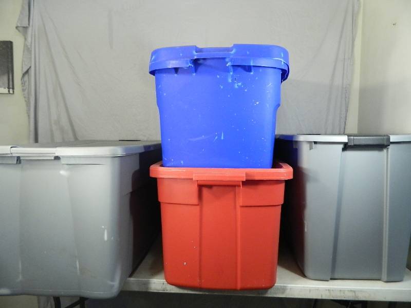lot 103 image: 4 Large Totes with Lids
