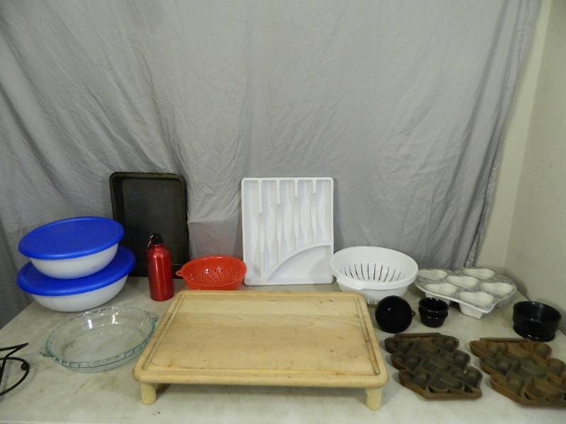 lot 106 image: Kitchen Items