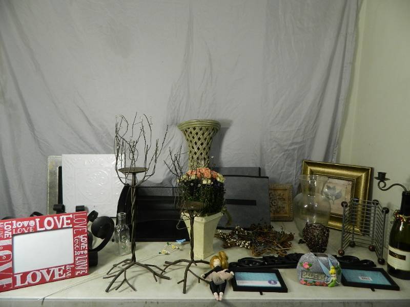 lot 112 image: Home Decor