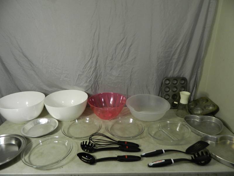 lot 115 image: Glasbake, Pyrex, More