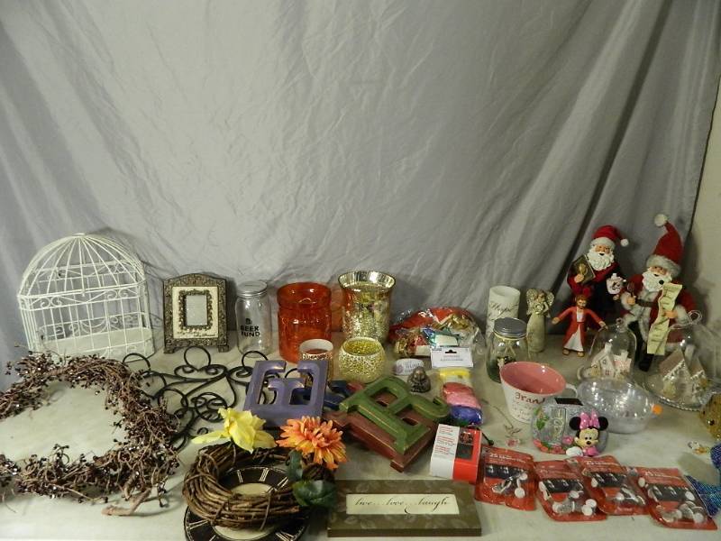lot 130 image: Home Decor and Holiday Decor
