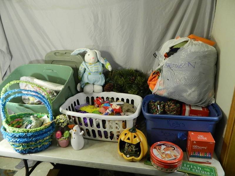 lot 134 image: Totes with Lids and Holiday Decor
