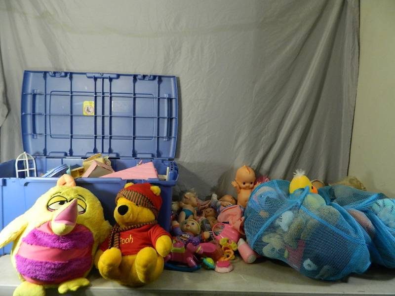 lot 138 image: Barbie Items, Dolls, Toys