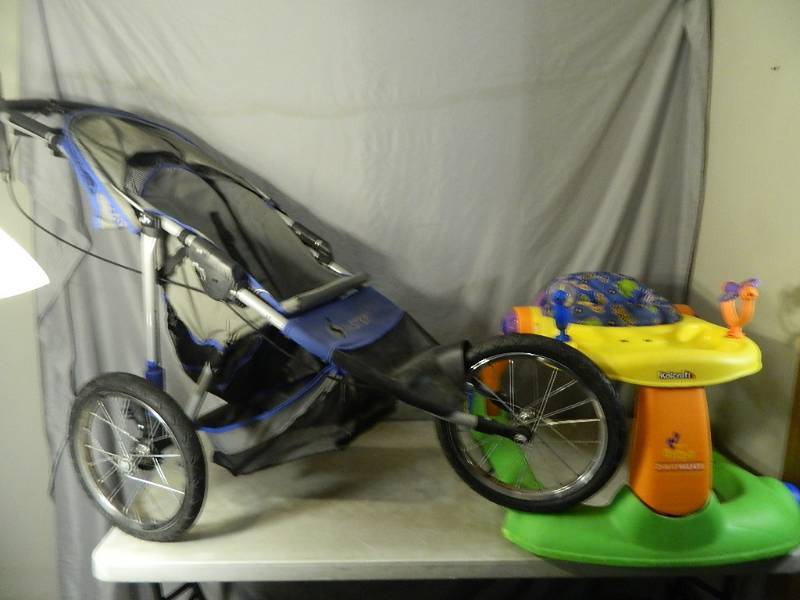 lot 145 image: In Step Stroller and Walker