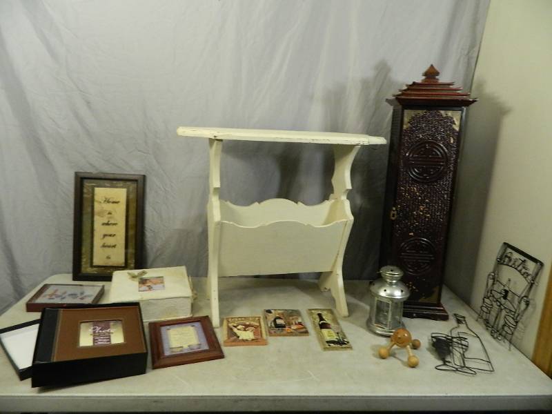 lot 147 image: Home Decoration, Photos Albums, Etc