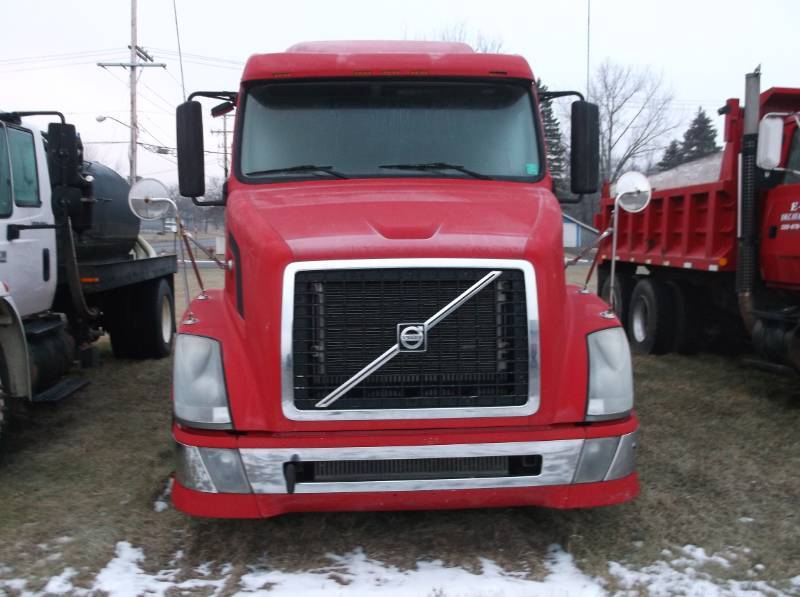 2006 VOLVO SEMI TRACTOR