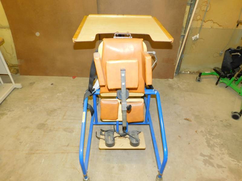 Rifton Stander On Locking Casters With Tray