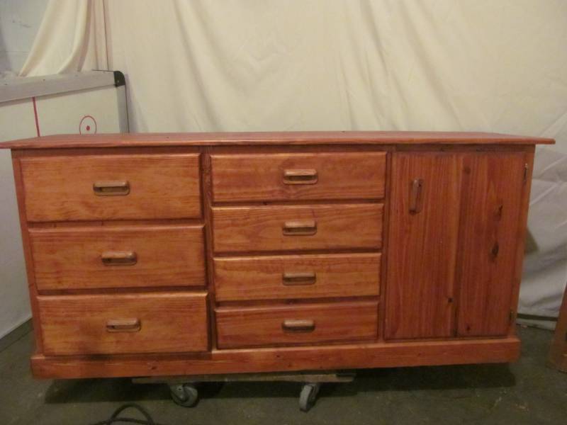 lot 3 image: dresser