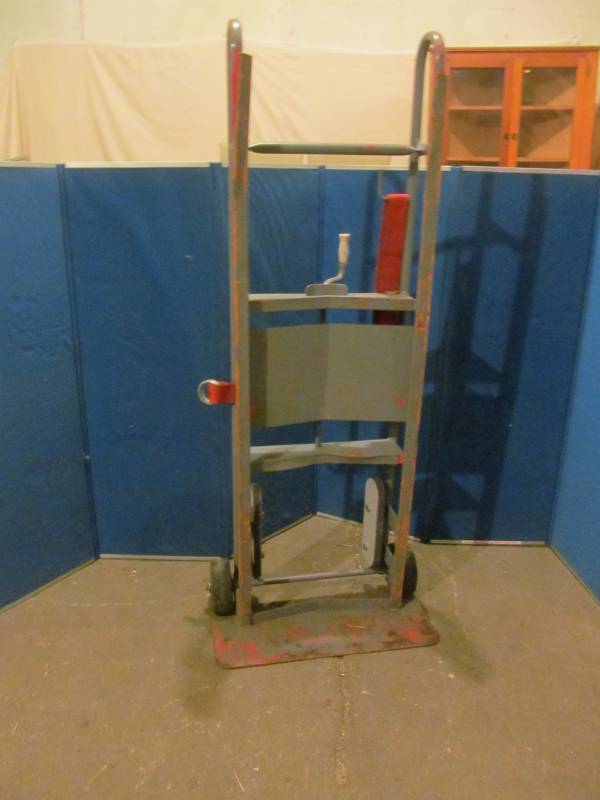 lot 7 image: appliance cart