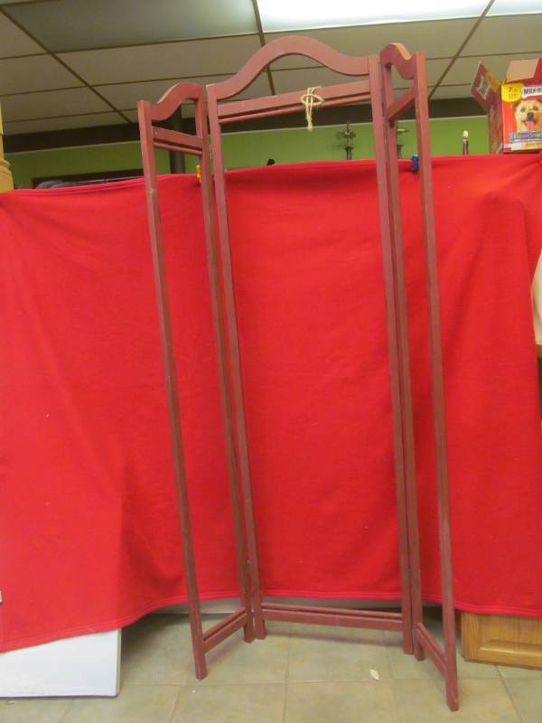 lot 55 image: vintage dressing room divider