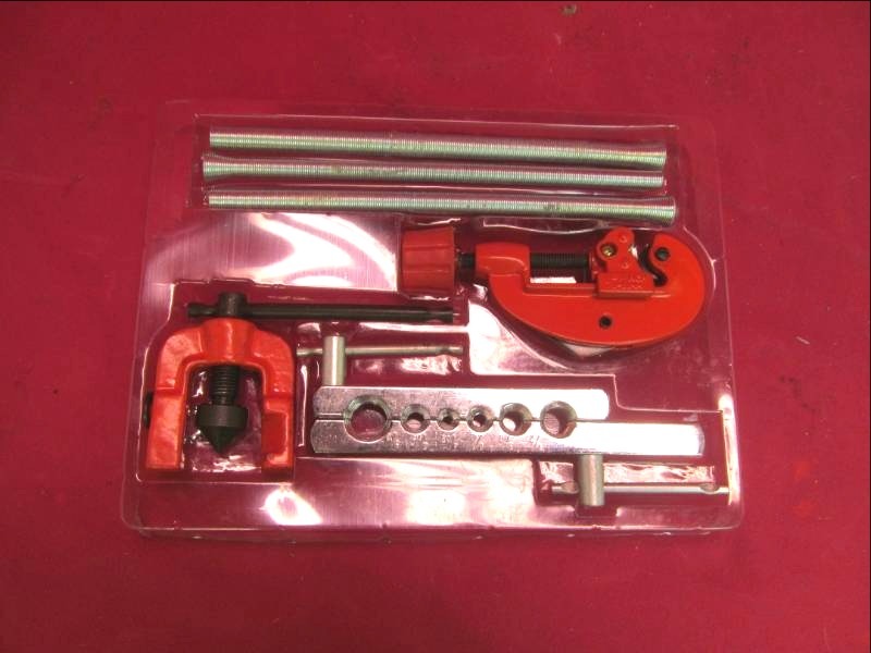 lot 80 image: Regal flaring tool, tube cutter bender kit