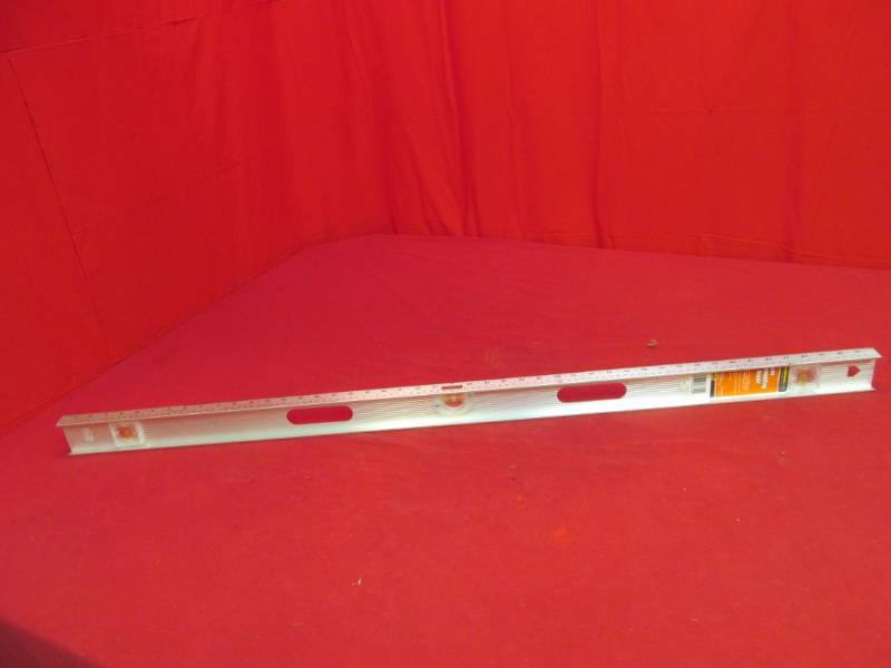 lot 84 image: American level