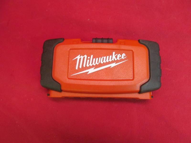 lot 98 image: Milwaukee drill bit set