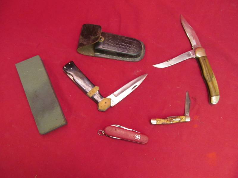 lot 115 image: pocket knives ,sharpening stone