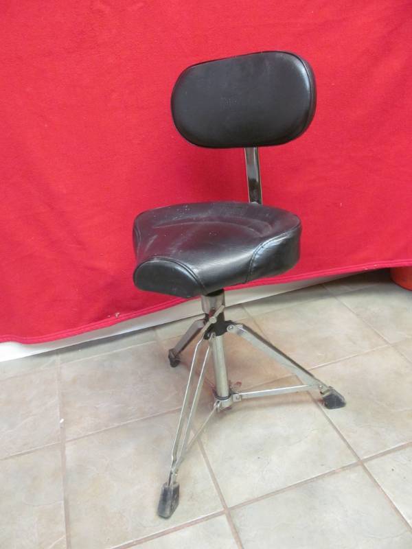 lot 145 image: Gibraltar adjustable musical stool