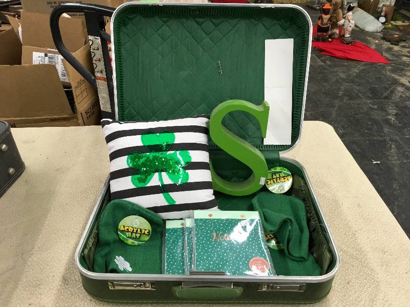 Vintage Luggage W Items