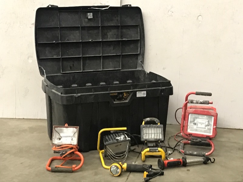 lot 16 image: Large Tote Of Work Lights